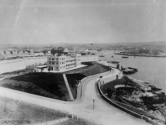 uf454_dig_view_from_lighthouse_1900_web.jpg